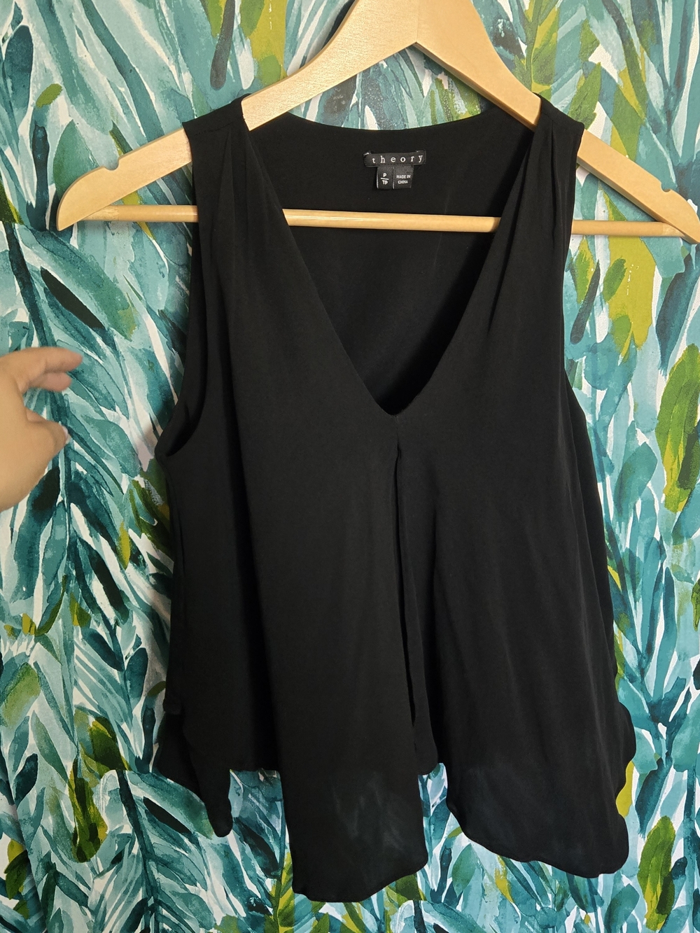Theory Black V-Neck Sleeveless Tank